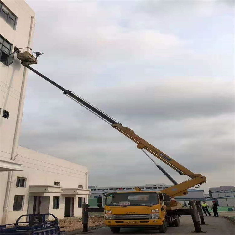 老新镇哪里有小型吊车出租的